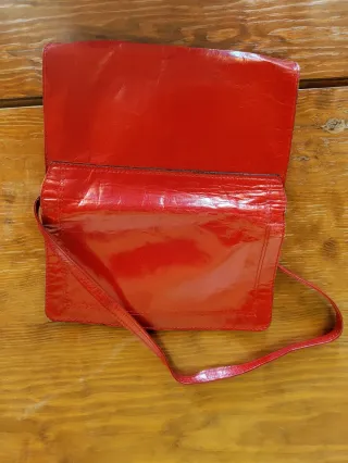 Bolso de mano rojo