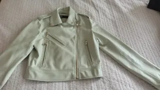 Chaqueta polipiel Zara verde