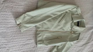 Chaqueta polipiel Zara verde