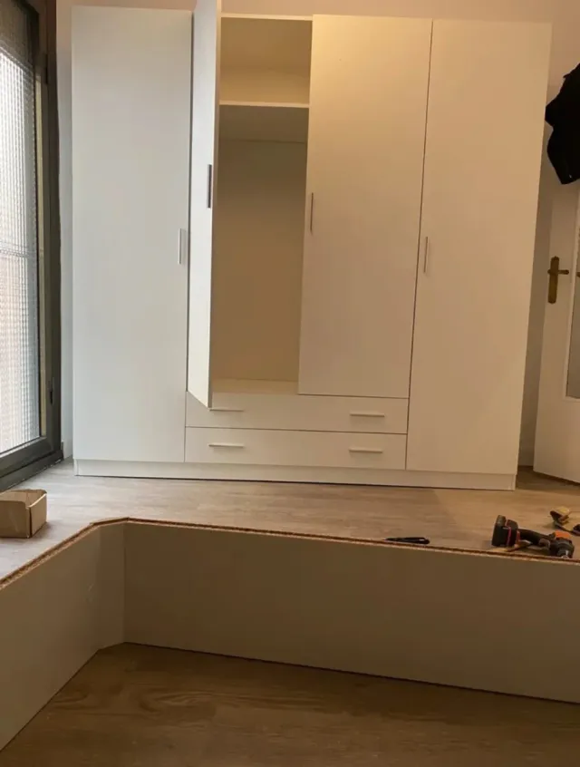 Armadio bianco in legno