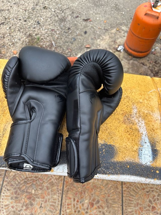 Guantes Venum Ilia Topuria Editión