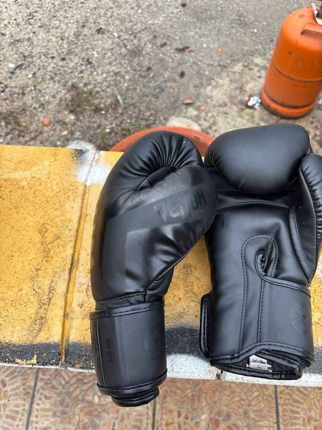 Guantes Venum Ilia Topuria Editión