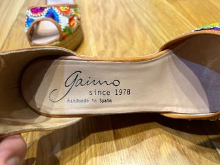 Sandalias de cuña bordadas multicolor