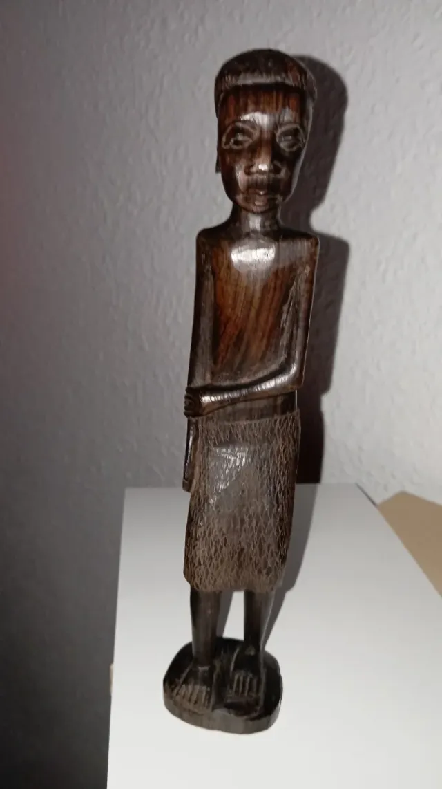 Figura africana in legno