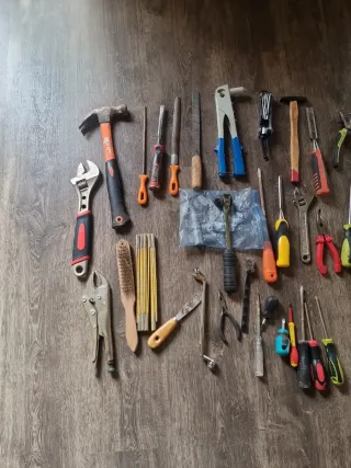 Lote de herramientas manuales