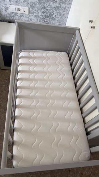 se vende lote completo cuna, colchón y juego de ca