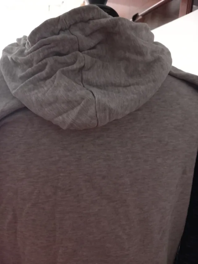 Sudadera jaspeada negra y gris