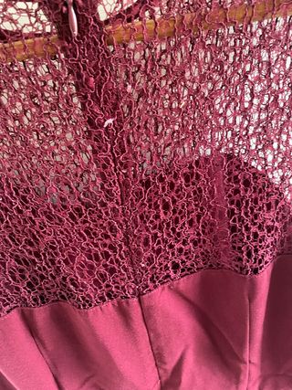 Mono corto encaje burdeos