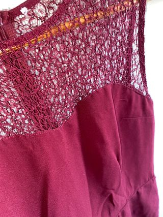 Mono corto encaje burdeos