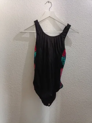 Bañador negro con estampado multicolor