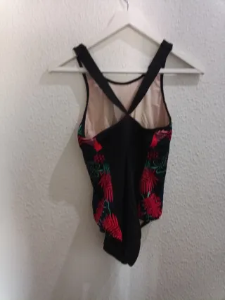 Bañador negro con estampado multicolor