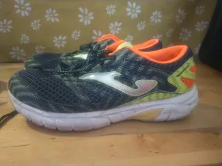 Calzado unisex talla 37