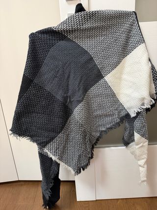 Sciarpone a quadri nero e grigio