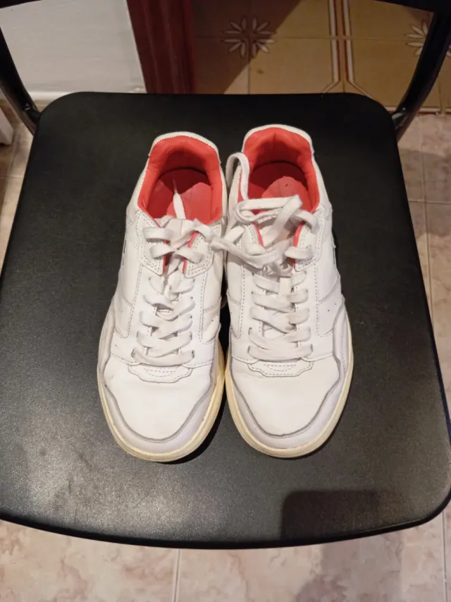Zapatillas Lacoste Blancas y Rojas