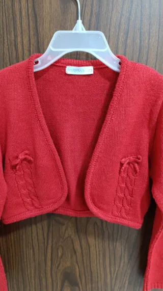 Rebeca bolero roja niña