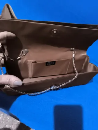 Zapatos y bolso de fiesta marrones