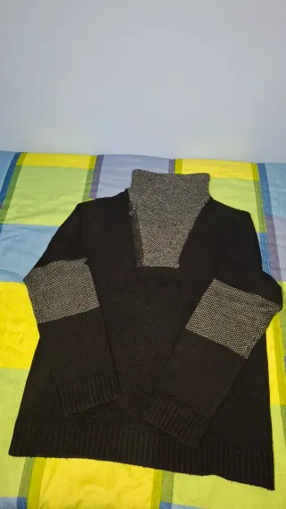 Jersey cuello alto cremallera gris y negro