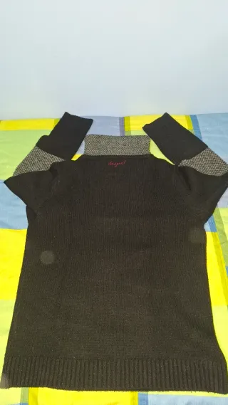 Jersey cuello alto cremallera gris y negro