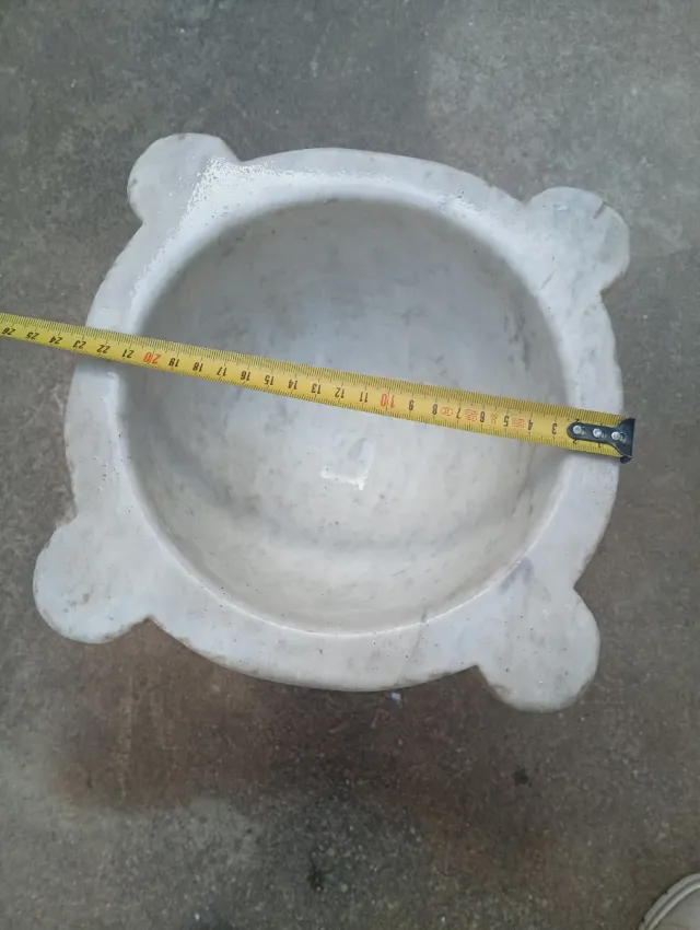 Mortero de mármol blanco