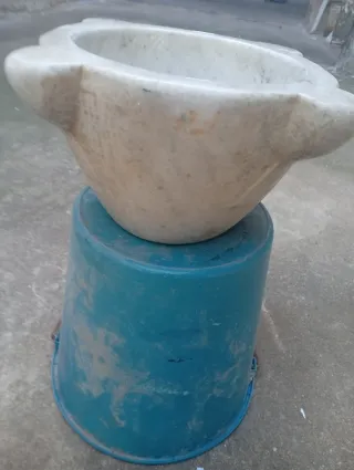 Mortero de mármol blanco
