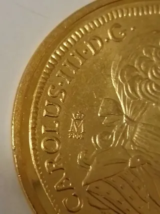 Moneda CarlosIII 1760 acabado en oro 24k