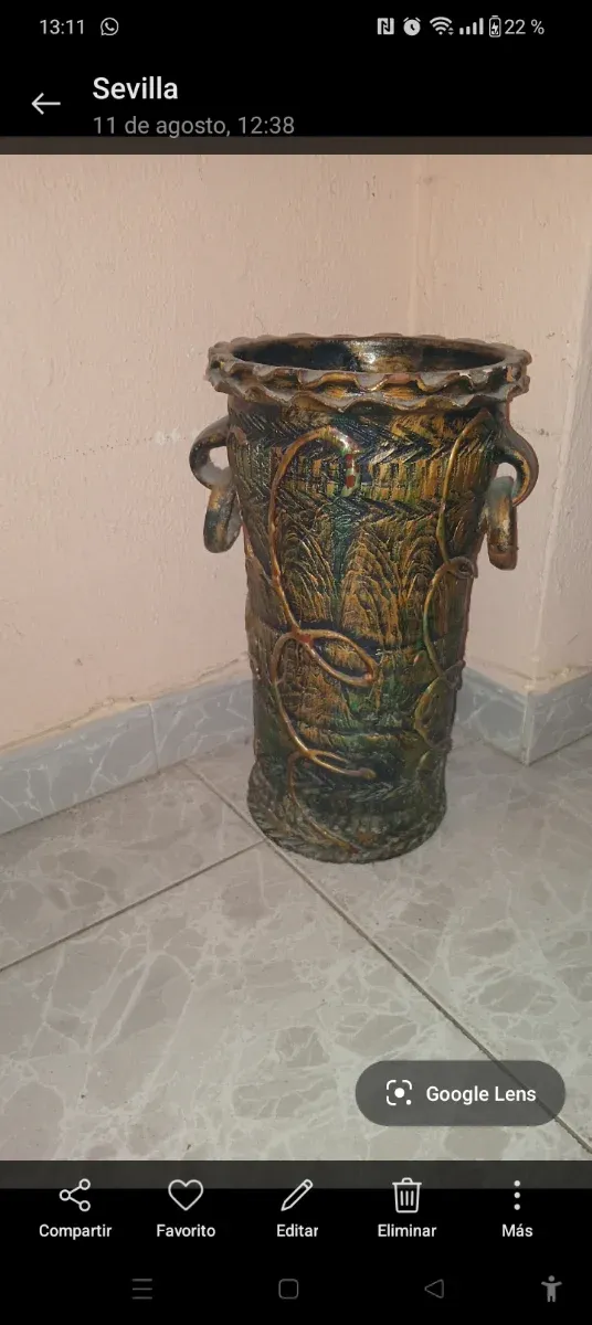 Paragüero de barro decorado