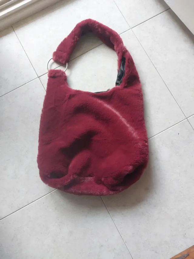 Bolso de pelo granate