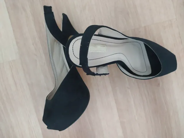 Zapatos de tacón Lefties negros