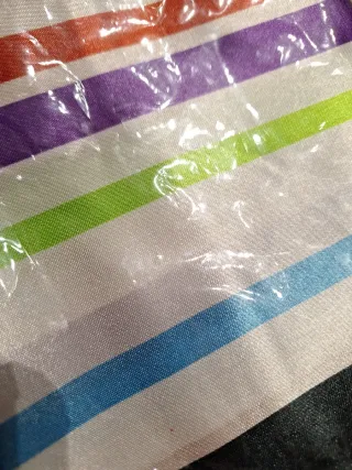 Pañuelo sedoso rayas multicolor sin estrenar