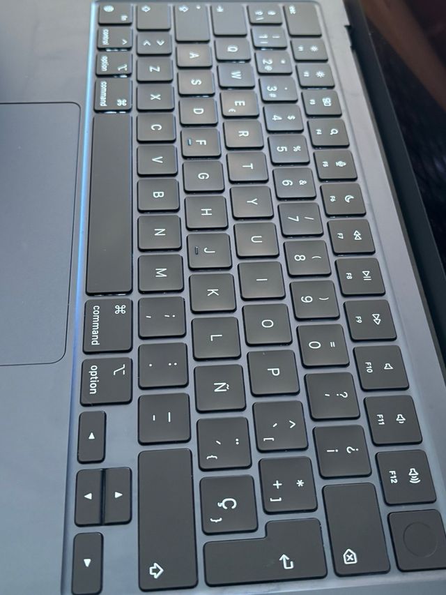 MacBook Air M2 2022 8GB 2TB Gris Espacial 13,6”