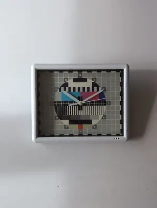 Reloj Analógico Diseño Test de TV