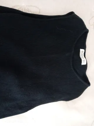 Vestido y chaqueta de punto negro