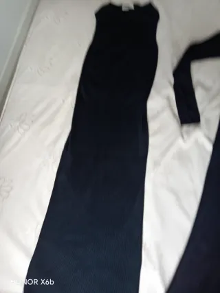 Vestido y chaqueta de punto negro