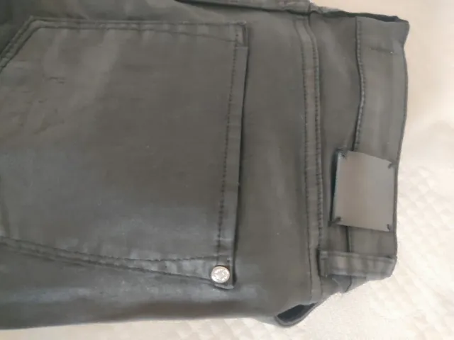 Pantalón pitillo Mango efecto piel