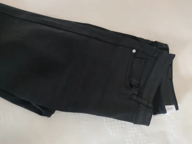 Pantalón pitillo Mango efecto piel