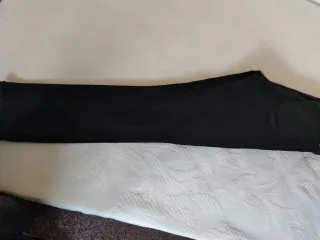 Pantalón pitillo Mango efecto piel