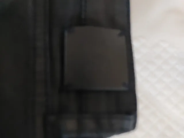 Pantalón pitillo Mango efecto piel