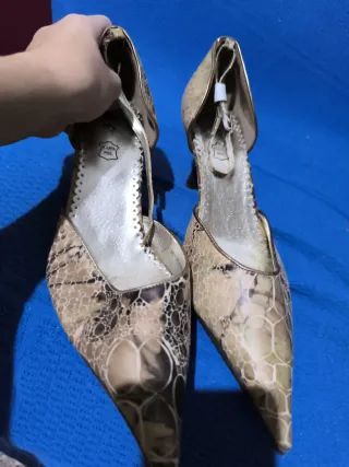 Zapatos de fiesta beige y grises