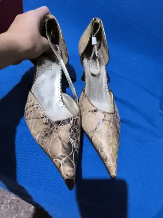 Zapatos de fiesta beige y grises