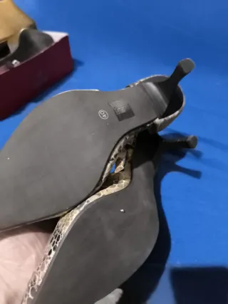 Zapatos de fiesta beige y grises