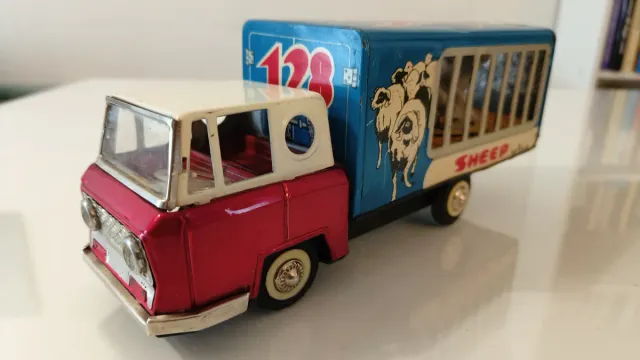 Modellino in latta anni '60. MF 128.