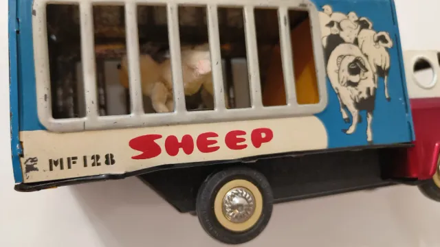 Modellino in latta anni '60. MF 128.