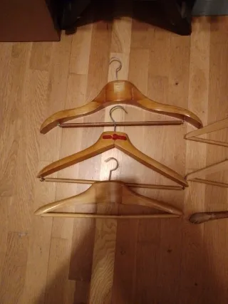 Lote 6 perchas madera antiguas