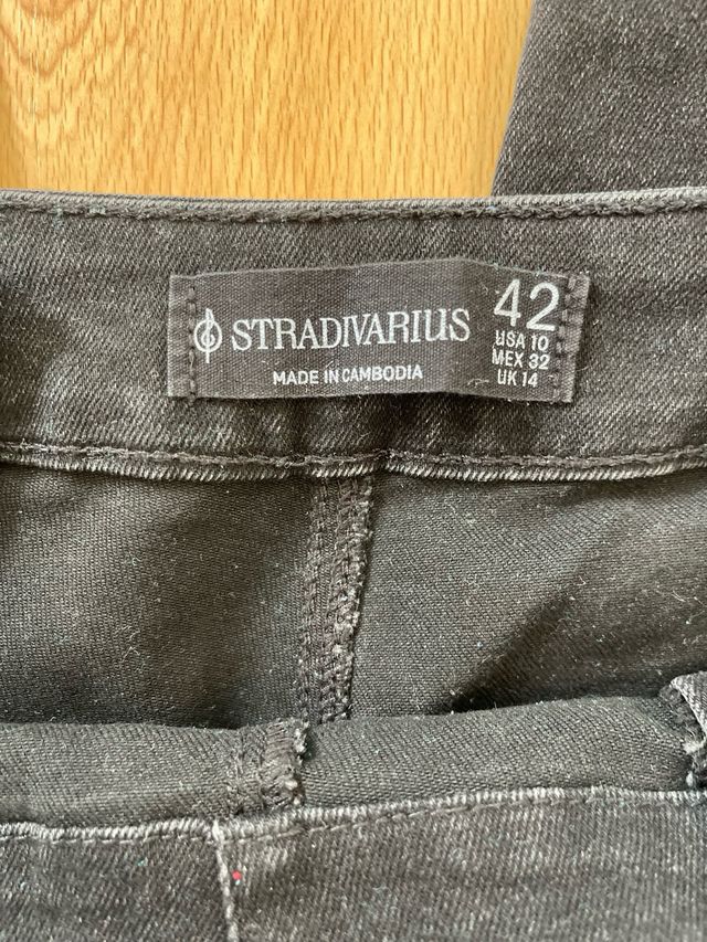 Pantalón vaquero Stradivarius ancho