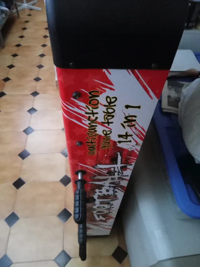 Futbolín de mesa rojo y negro