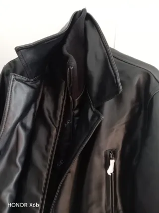 Abrigo de cuero negro nuevo.