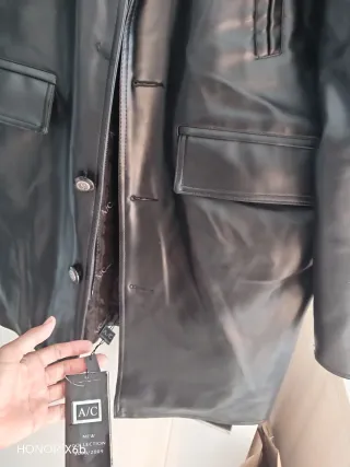 Abrigo de cuero negro nuevo.