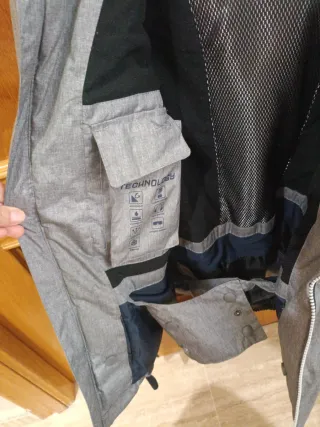 Chaqueta gris y blanca mujer