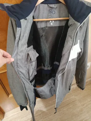 Chaqueta gris y blanca mujer