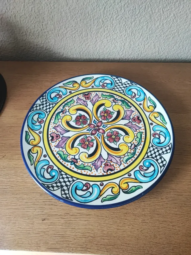 Plato decorativo cerámica pintado a mano